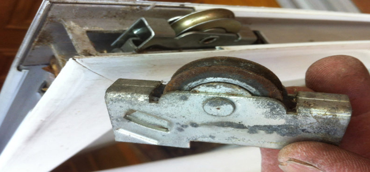 screen door roller repair in Muskoka